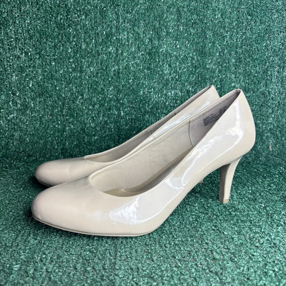 Comfort Plus Predictions Pointed Patent Faux Leather Pumps Beige Womens 11 Wide